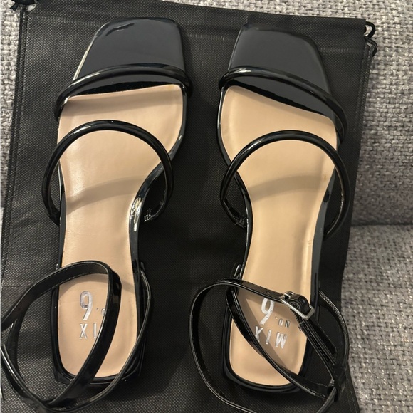 Brand new NO BOX Mix No. 6 Black Patent Strappy Seana Sandals โ Size 8.5 - Picture 9 of 10